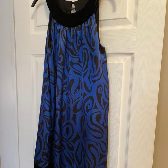 NWOTSblack velour like neck and bottom trim dress - Picture 1 of 9